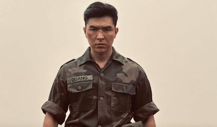 Mỹ nam phản diện phim 'Mưa đỏ': Từng làm soát vé, 10 năm chật vật làm nghệ thuật- Ảnh 1. Mỹ nam phản diện phim 'Mưa đỏ': Từng làm soát vé, 10 năm chật vật làm nghệ thuật- Ảnh 1.