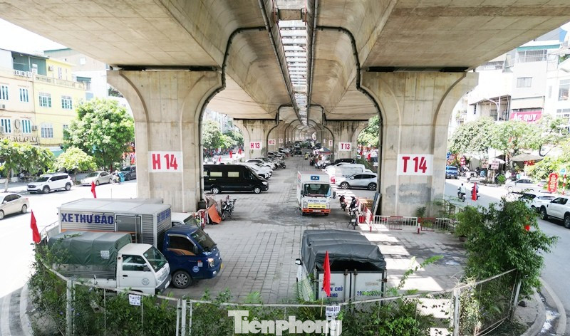 Thu hồi giấy phép và giải tỏa toàn bộ bãi xe tại gầm cầu Vĩnh Tuy- Ảnh 1. Thu hồi giấy phép và giải tỏa toàn bộ bãi xe tại gầm cầu Vĩnh Tuy- Ảnh 1.