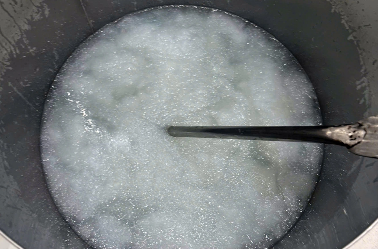 Triệt phá đường dây sản xuất yến chưng giả quy mô lớn: Thu giữ 38.000 lọ, kiểm tra không thấy có yến bên trong- Ảnh 3.