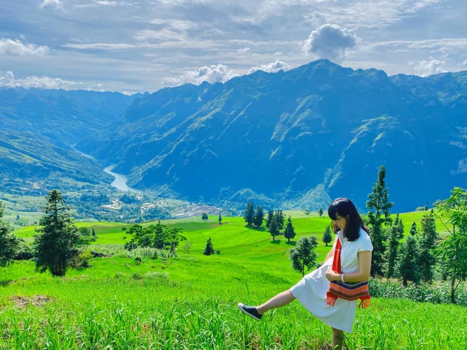 Thảo nguyên rộng lớn ngay vùng núi phía Bắc, cách Hà Nội 400km: Du khách nhận xét "như Châu Âu thu nhỏ"- Ảnh 9. Thảo nguyên rộng lớn ngay vùng núi phía Bắc, cách Hà Nội 400km: Du khách nhận xét "như Châu Âu thu nhỏ"- Ảnh 9.
