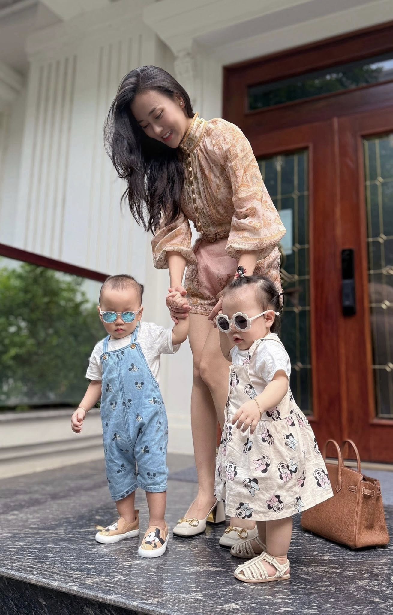 Lý do Phương Oanh cho 2 nhóc tỳ "nhập ngũ" dù mới hơn 1 tuổi- Ảnh 5. Lý do Phương Oanh cho 2 nhóc tỳ "nhập ngũ" dù mới hơn 1 tuổi- Ảnh 5.