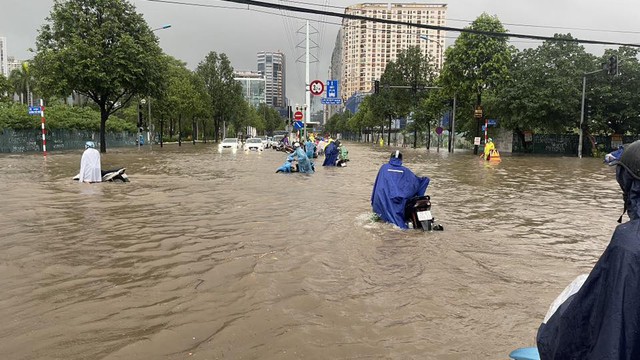 Vì sao Hà Nội mưa lớn kéo dài, ngập sâu khủng khiếp khắp nơi sáng 26/8?- Ảnh 3.