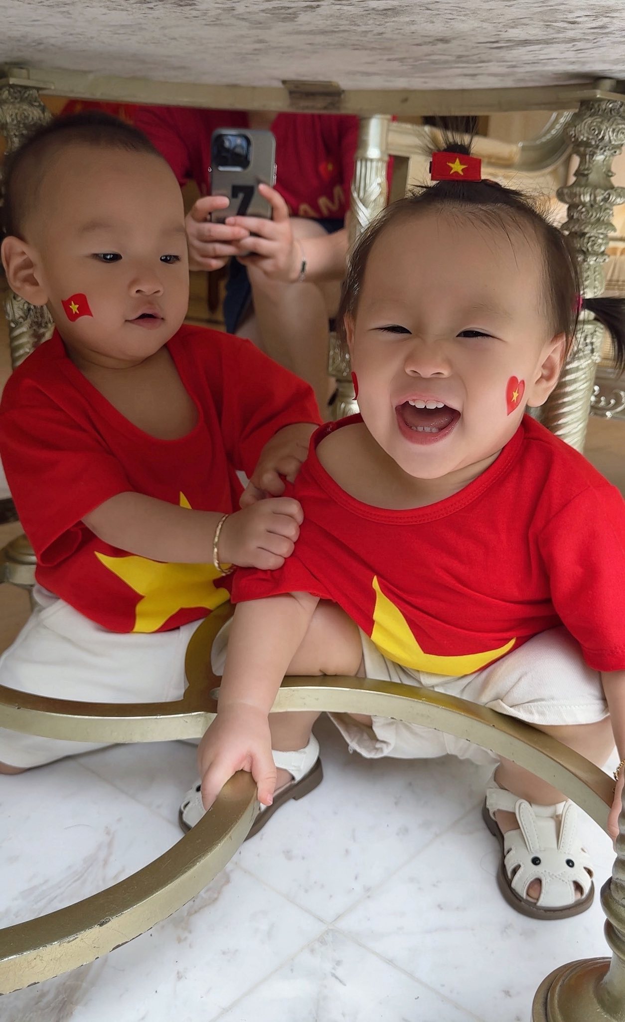 Lý do Phương Oanh cho 2 nhóc tỳ "nhập ngũ" dù mới hơn 1 tuổi- Ảnh 6. Lý do Phương Oanh cho 2 nhóc tỳ "nhập ngũ" dù mới hơn 1 tuổi- Ảnh 6.