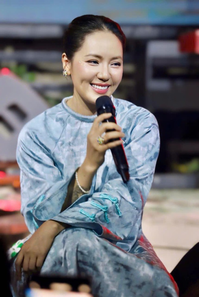 Kể chuyện người bí ẩn chuyển 10 nghìn đồng/ngày, ca sĩ Phương Linh bỗng bị soi lỗi chính tả: Phản hồi 1 câu ngỡ ngàng!- Ảnh 1. Kể chuyện người bí ẩn chuyển 10 nghìn đồng/ngày, ca sĩ Phương Linh bỗng bị soi lỗi chính tả: Phản hồi 1 câu ngỡ ngàng!- Ảnh 1.