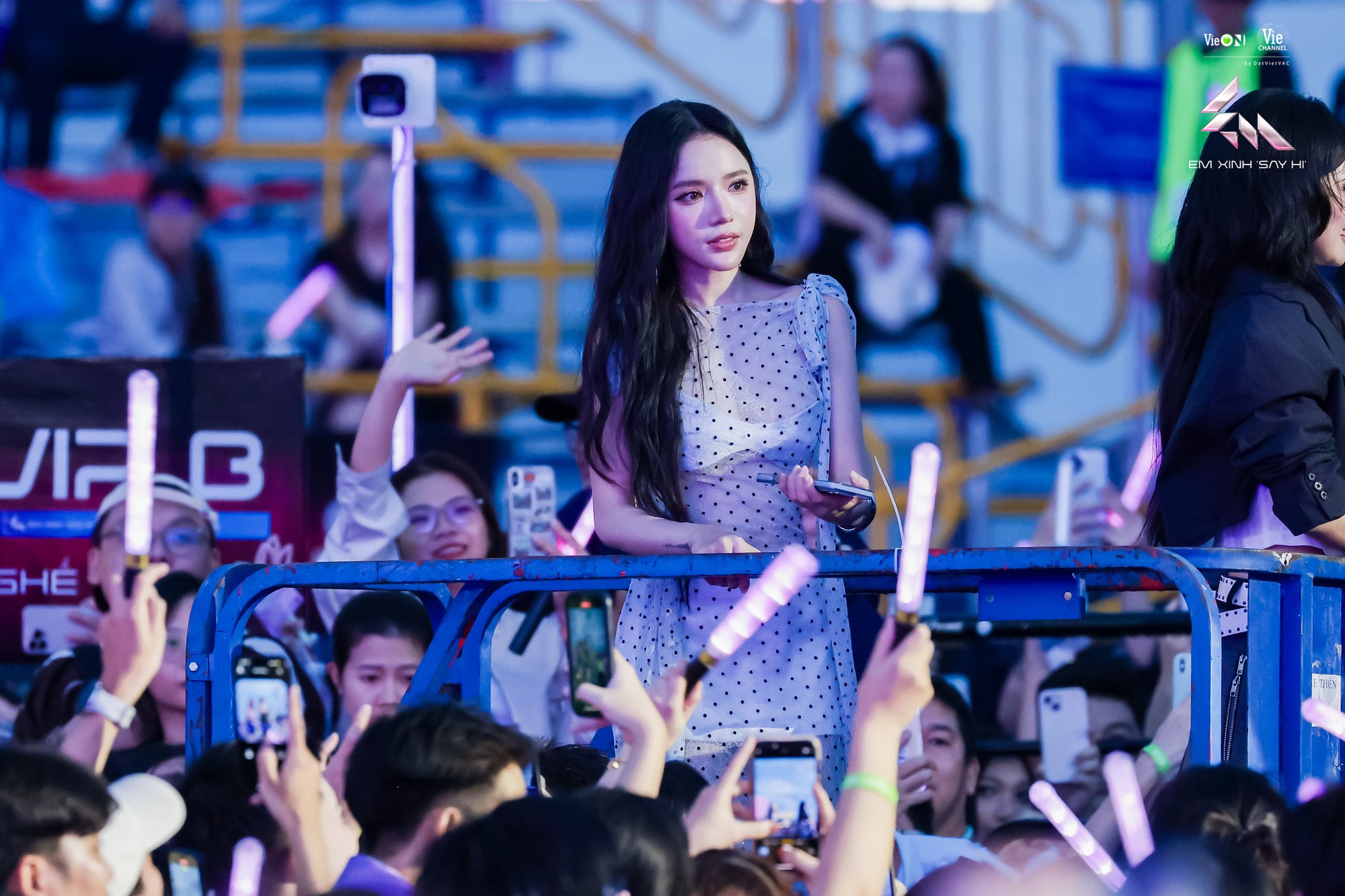 Bùng nổ visual dàn Em Xinh Say Hi tại concert: Phương Ly lộ diện hậu nghi vấn sửa mũi, 1 sao nữ gây sốt đúng 5 giây lướt qua- Ảnh 3.