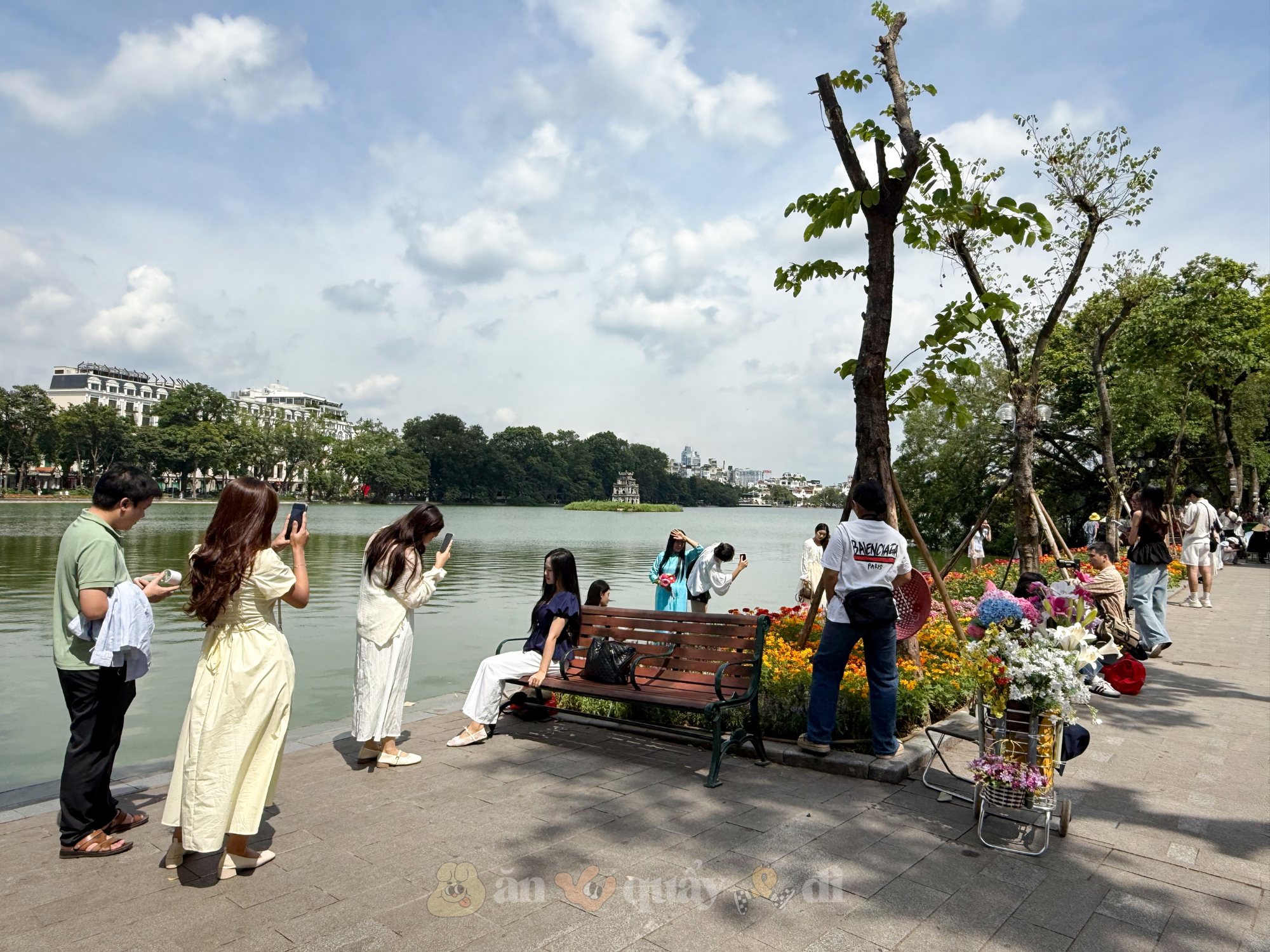HOT: Xuất hiện nhiều nàng thơ tại vị trí “trái tim” của Hà Nội- Ảnh 9. HOT: Xuất hiện nhiều nàng thơ tại vị trí “trái tim” của Hà Nội- Ảnh 9.