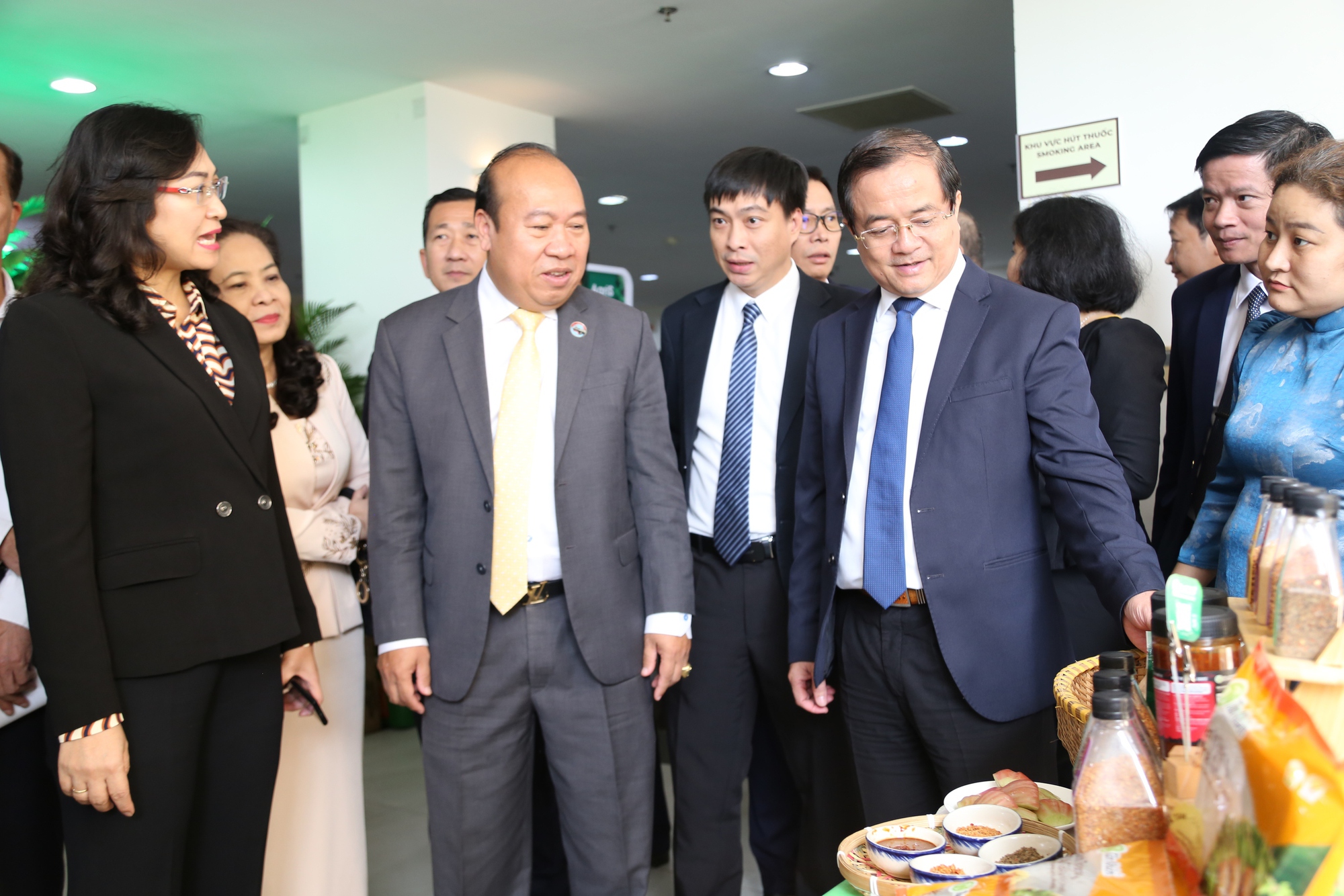 Đặt mục tiêu 20 tỉ USD kim ngạch thương mại song phương Việt Nam - Campuchia- Ảnh 3. Đặt mục tiêu 20 tỉ USD kim ngạch thương mại song phương Việt Nam - Campuchia- Ảnh 3.