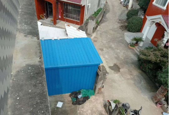 Chi 2,5 tỷ đồng mua nhà cho mẹ, người đàn ông “ngã ngửa” vì chủ cũ dựng lều chắn cổng đòi thêm 700 triệu đồng: “Tôi bán nhà chứ không bán đường”- Ảnh 2.