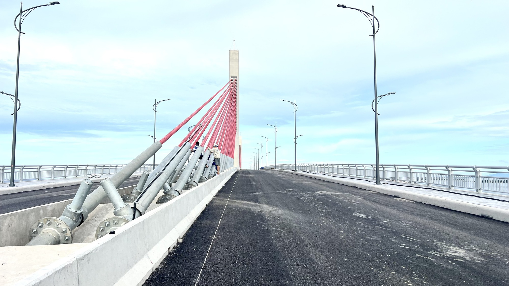 Chậm tiến độ 9 tháng, cầu vượt cửa biển lớn nhất miền Trung bây giờ ra sao?- Ảnh 11. Chậm tiến độ 9 tháng, cầu vượt cửa biển lớn nhất miền Trung bây giờ ra sao?- Ảnh 11.