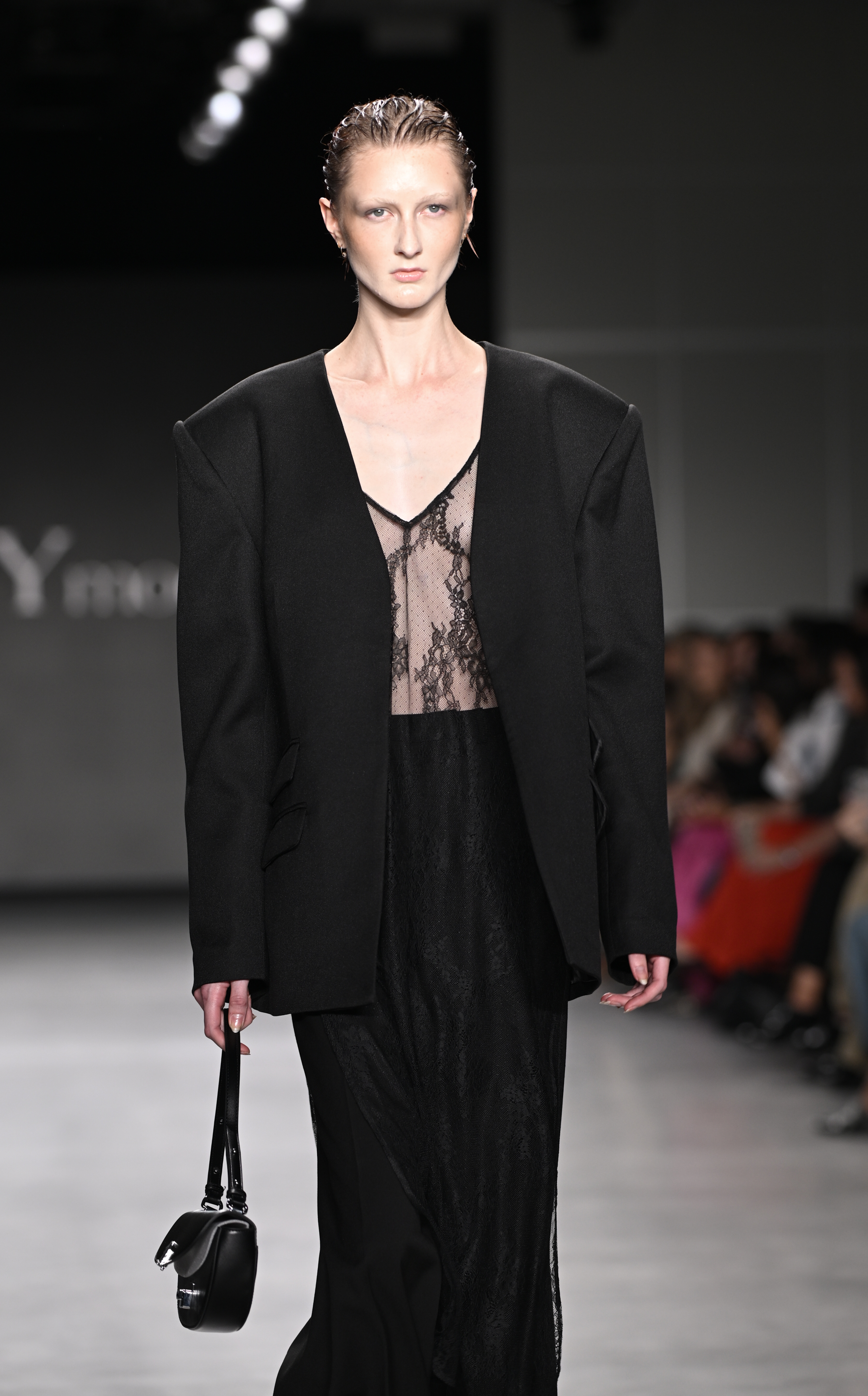 NTK Gen Z đưa thời trang công sở Việt tỏa sáng trên sàn diễn New York Fashion Week- Ảnh 3. NTK Gen Z đưa thời trang công sở Việt tỏa sáng trên sàn diễn New York Fashion Week- Ảnh 3.