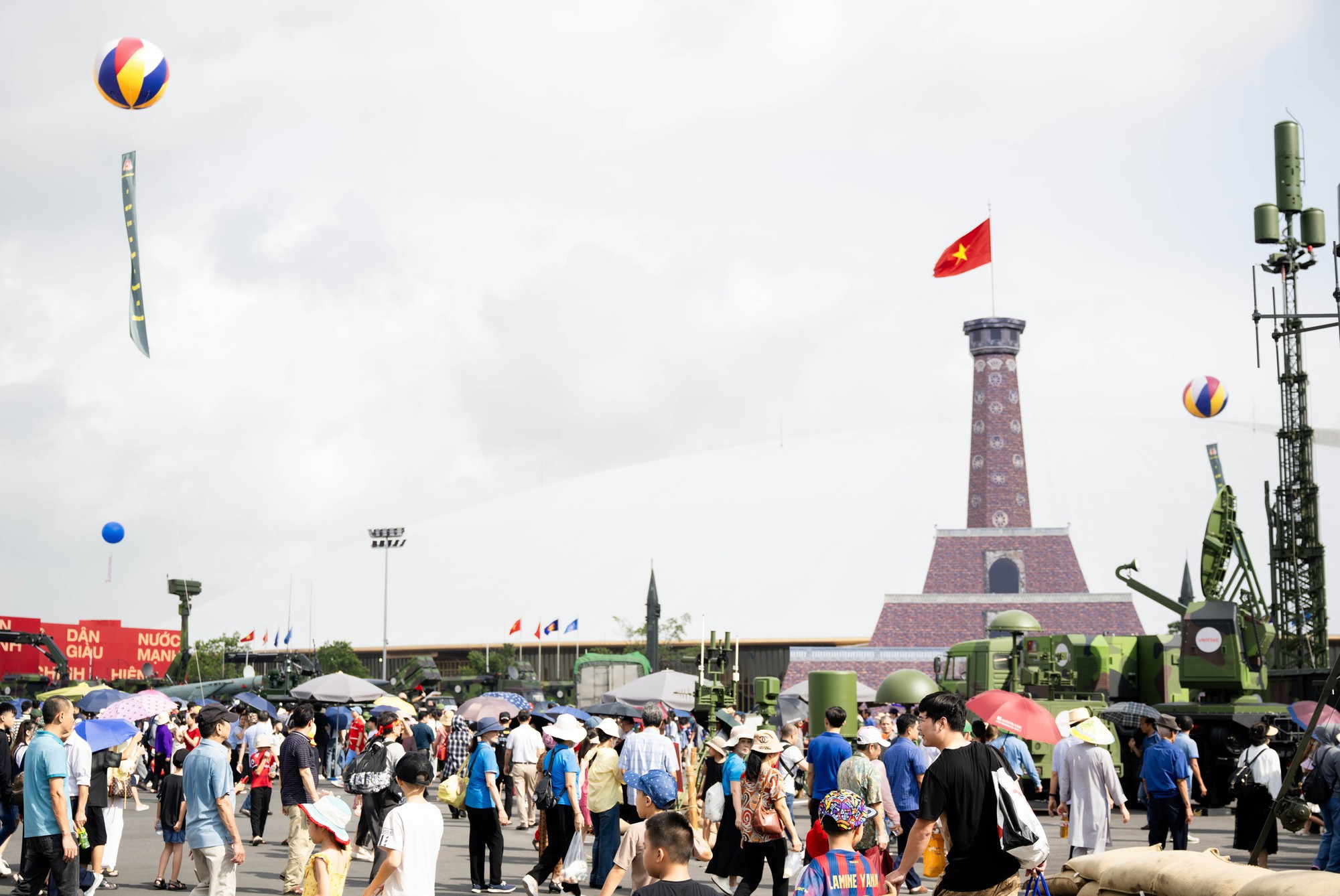 Còn 3 ngày: Biển người đổ về Còn 3 ngày: Biển người đổ về