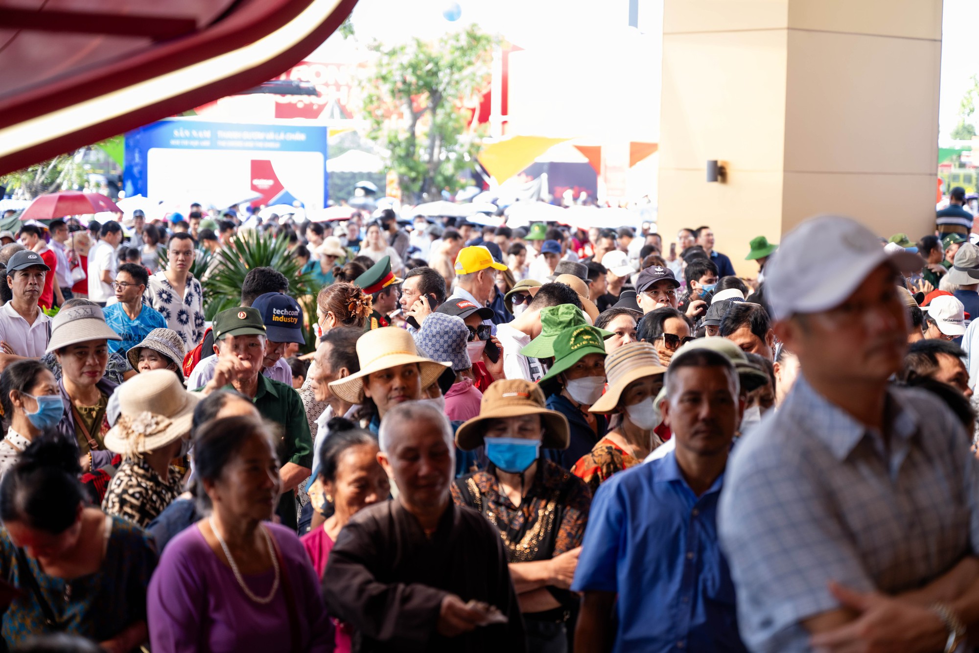 Còn 3 ngày: Biển người đổ về Còn 3 ngày: Biển người đổ về
