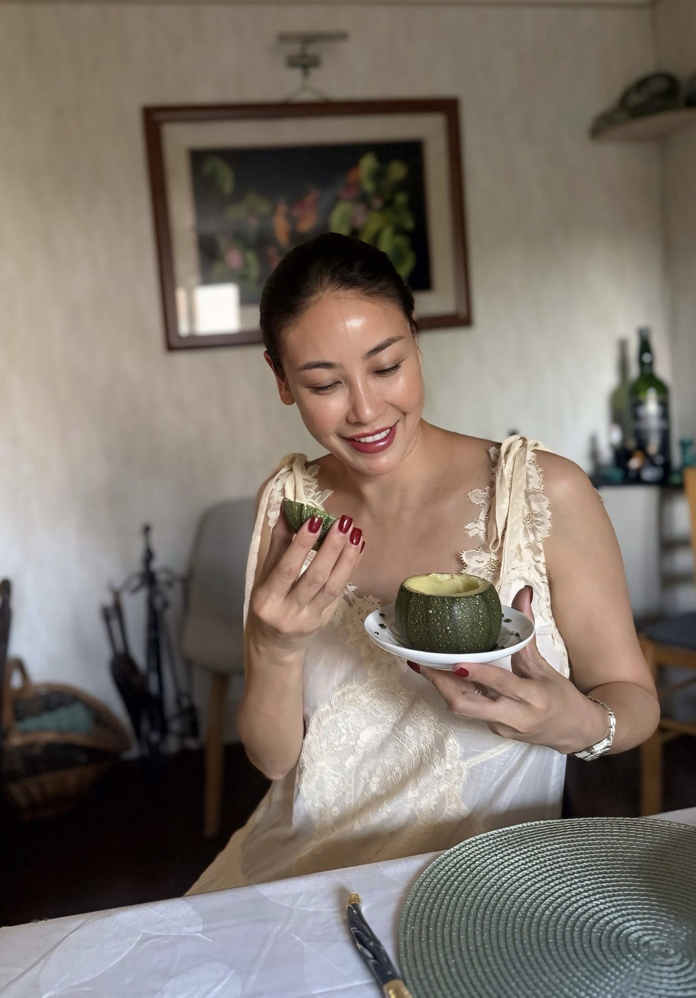 Hà Kiều Anh U50 da không nếp nhăn đầy ắp collagen: Cứ làm đủ mấy việc này bảo sao vừa đẹp vừa khỏe từ trong ra ngoài, trung niên cũng "ăn đứt" người trẻ- Ảnh 4.