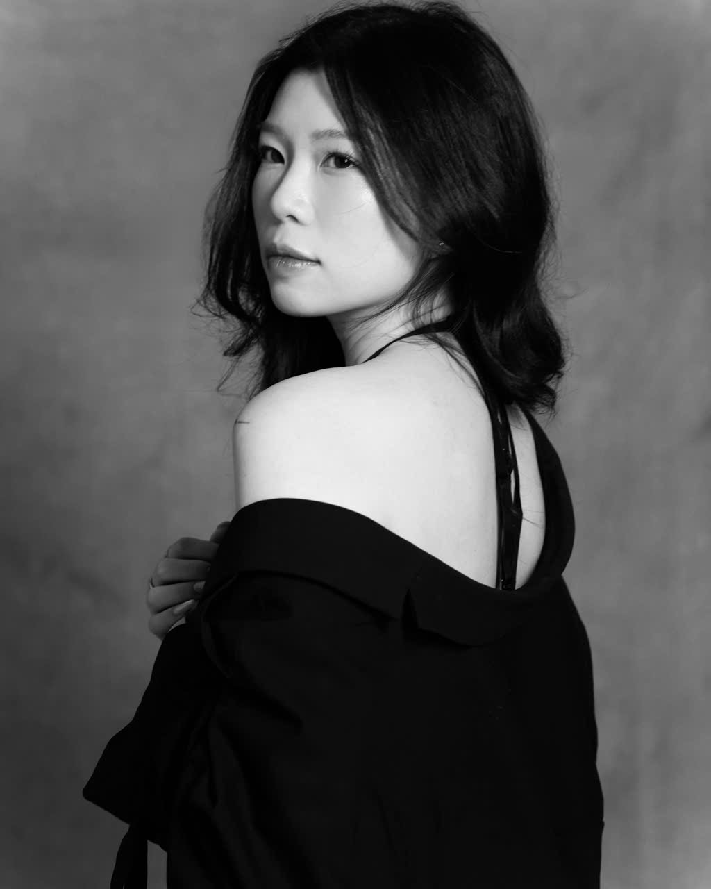 NTK Gen Z đưa thời trang công sở Việt tỏa sáng trên sàn diễn New York Fashion Week- Ảnh 1. NTK Gen Z đưa thời trang công sở Việt tỏa sáng trên sàn diễn New York Fashion Week- Ảnh 1.