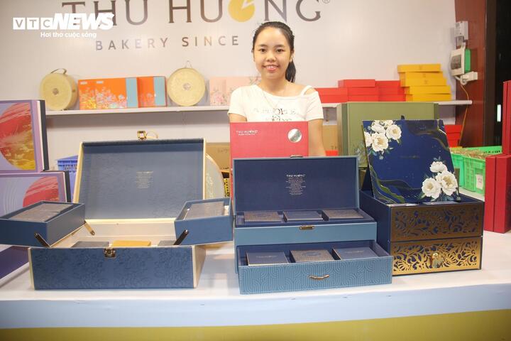 Chào sân sớm, bánh trung thu giá tiền triệu lộ diện- Ảnh 1.