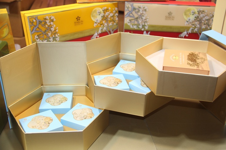 Chào sân sớm, bánh trung thu giá tiền triệu lộ diện- Ảnh 7.