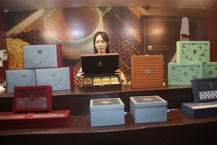 Chào sân sớm, bánh trung thu giá tiền triệu lộ diện- Ảnh 4.