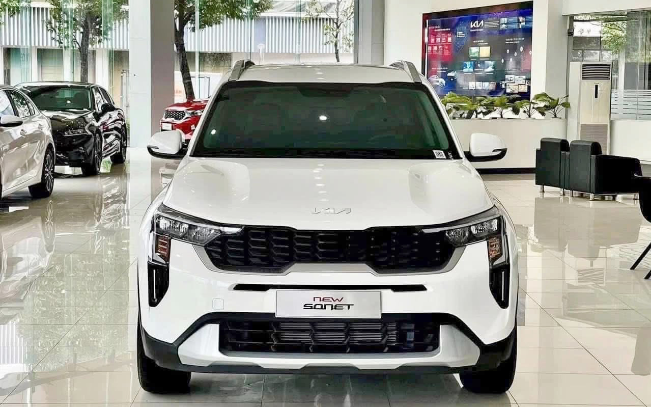Kia Sonet thêm bản giá rẻ tại Việt Nam: Thực tế còn 493 triệu đồng tại đại lý, lược 3 tính năng, thêm cạnh tranh Raize, Venue- Ảnh 2.