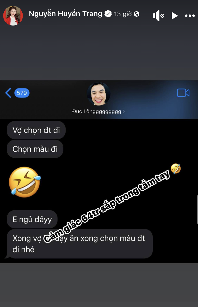 Cầu thủ nổi tiếng gọi MC Huyền Trang Mù Tạt là vợ, tặng luôn nàng iPhone 17- Ảnh 1. Cầu thủ nổi tiếng gọi MC Huyền Trang Mù Tạt là vợ, tặng luôn nàng iPhone 17- Ảnh 1.