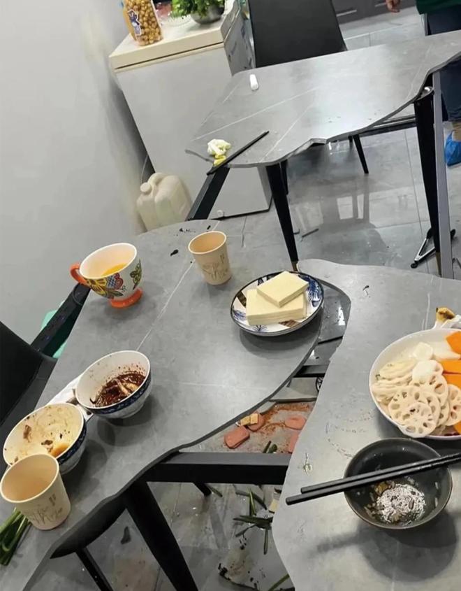 Người trong nghề tiết lộ: 5 kiểu bàn ăn tưởng đẹp mà hóa ra phí tiền, ai mua rồi đều hối hận muốn khóc- Ảnh 2. Người trong nghề tiết lộ: 5 kiểu bàn ăn tưởng đẹp mà hóa ra phí tiền, ai mua rồi đều hối hận muốn khóc- Ảnh 2.
