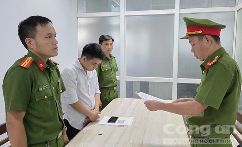Nam nhân viên tư vấn bảo hiểm, thu về 1,76 tỷ đồng, 2 tháng sau bị công an khởi tố- Ảnh 1.