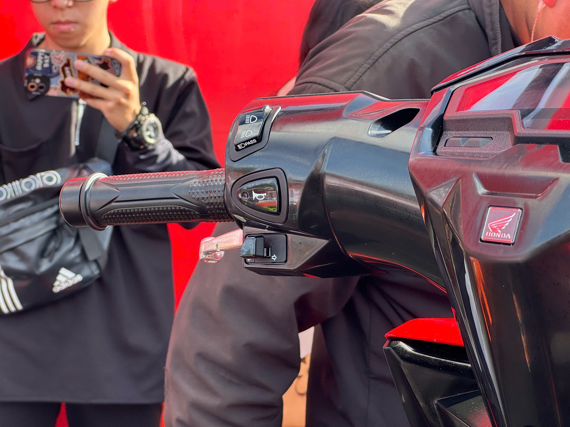 Honda ra mắt 3 xe máy mới: Winner R 'lột xác', ADV350 lần đầu xuất hiện, Rebel 1100 nâng cấp mới- Ảnh 12. Honda ra mắt 3 xe máy mới: Winner R 'lột xác', ADV350 lần đầu xuất hiện, Rebel 1100 nâng cấp mới- Ảnh 12.