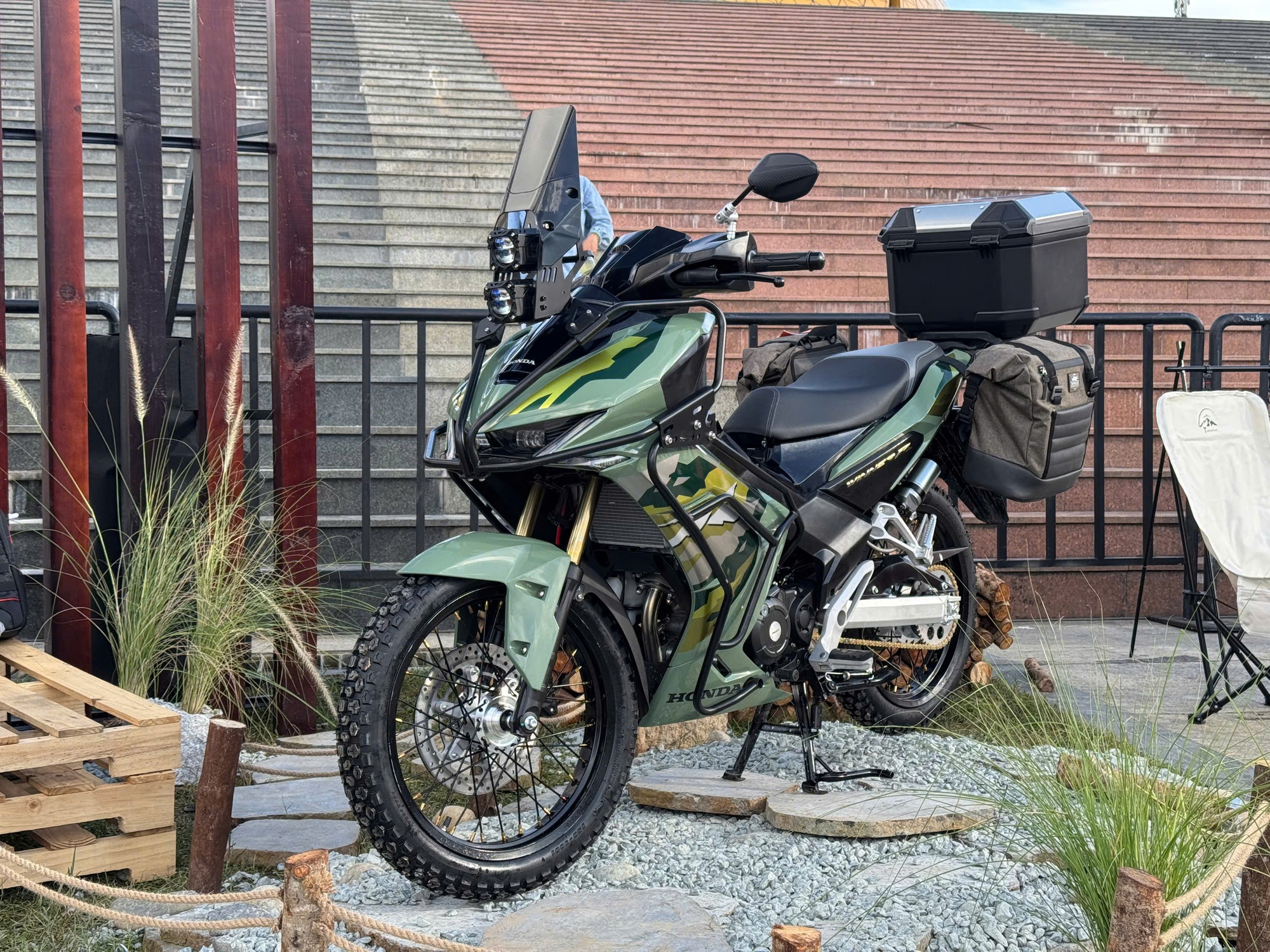 Honda ra mắt 3 xe máy mới: Winner R 'lột xác', ADV350 lần đầu xuất hiện, Rebel 1100 nâng cấp mới- Ảnh 2. Honda ra mắt 3 xe máy mới: Winner R 'lột xác', ADV350 lần đầu xuất hiện, Rebel 1100 nâng cấp mới- Ảnh 2.