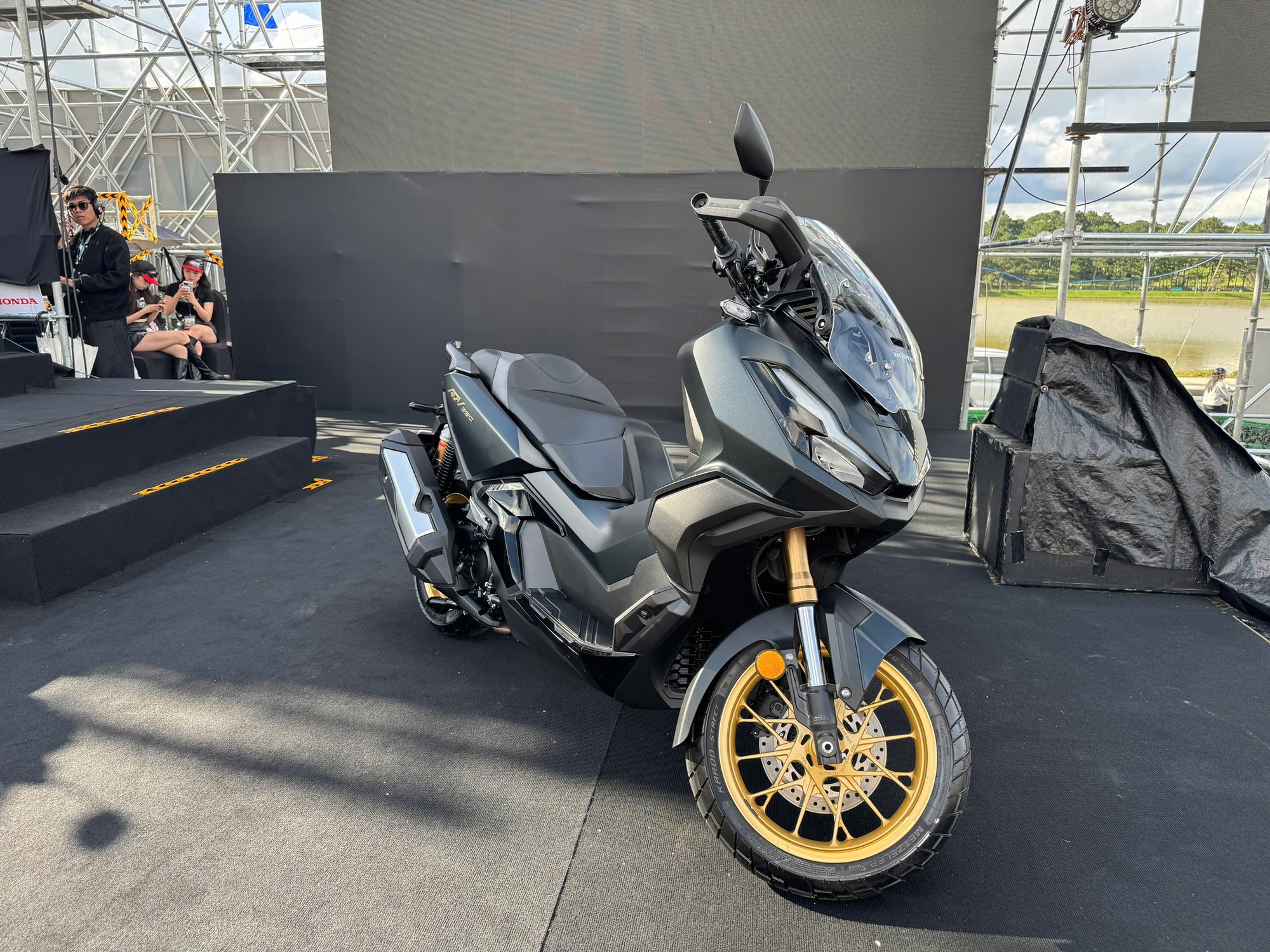 Honda ra mắt 3 xe máy mới: Winner R 'lột xác', ADV350 lần đầu xuất hiện, Rebel 1100 nâng cấp mới- Ảnh 14. Honda ra mắt 3 xe máy mới: Winner R 'lột xác', ADV350 lần đầu xuất hiện, Rebel 1100 nâng cấp mới- Ảnh 14.