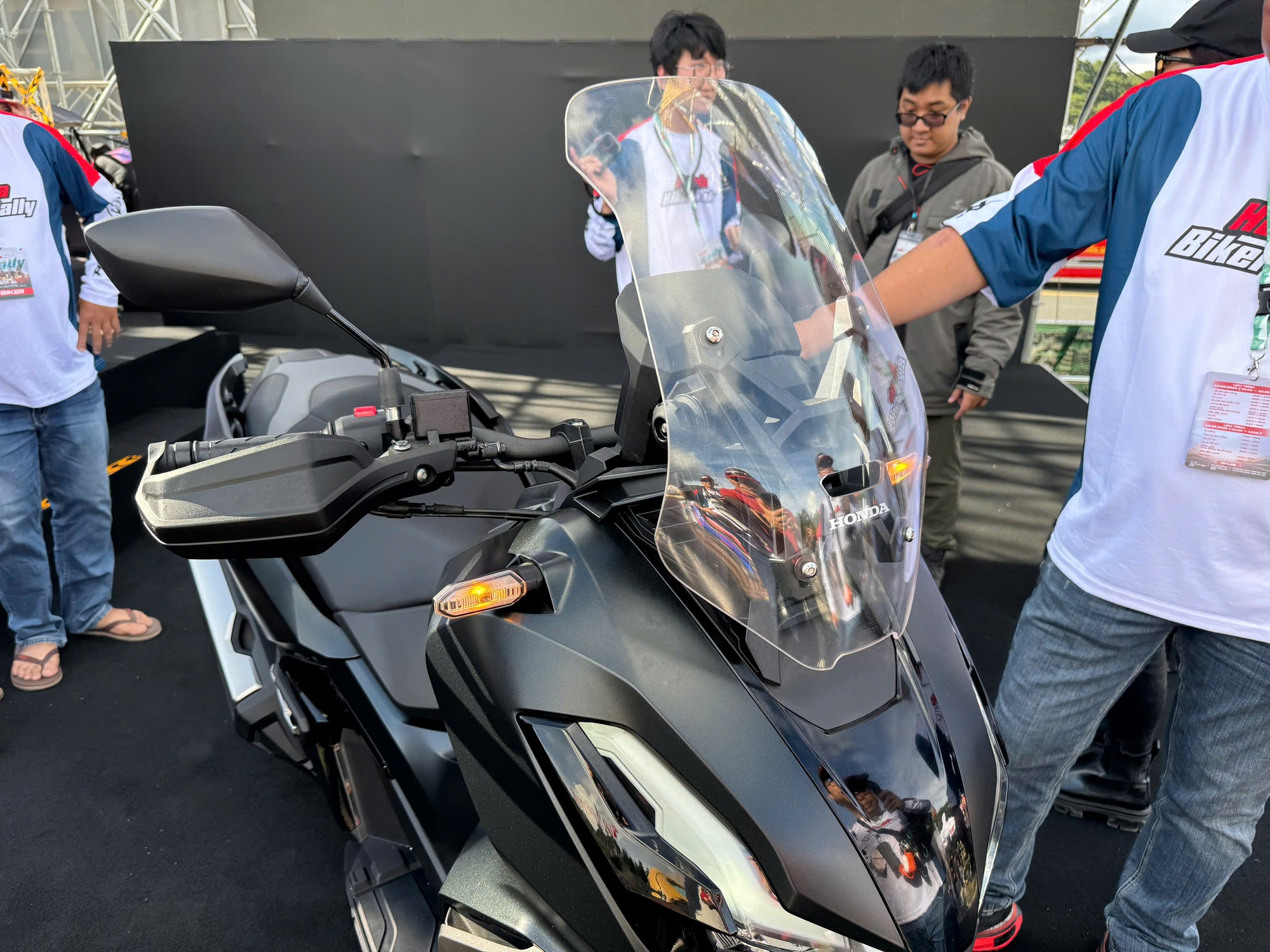 Honda ra mắt 3 xe máy mới: Winner R 'lột xác', ADV350 lần đầu xuất hiện, Rebel 1100 nâng cấp mới- Ảnh 16. Honda ra mắt 3 xe máy mới: Winner R 'lột xác', ADV350 lần đầu xuất hiện, Rebel 1100 nâng cấp mới- Ảnh 16.