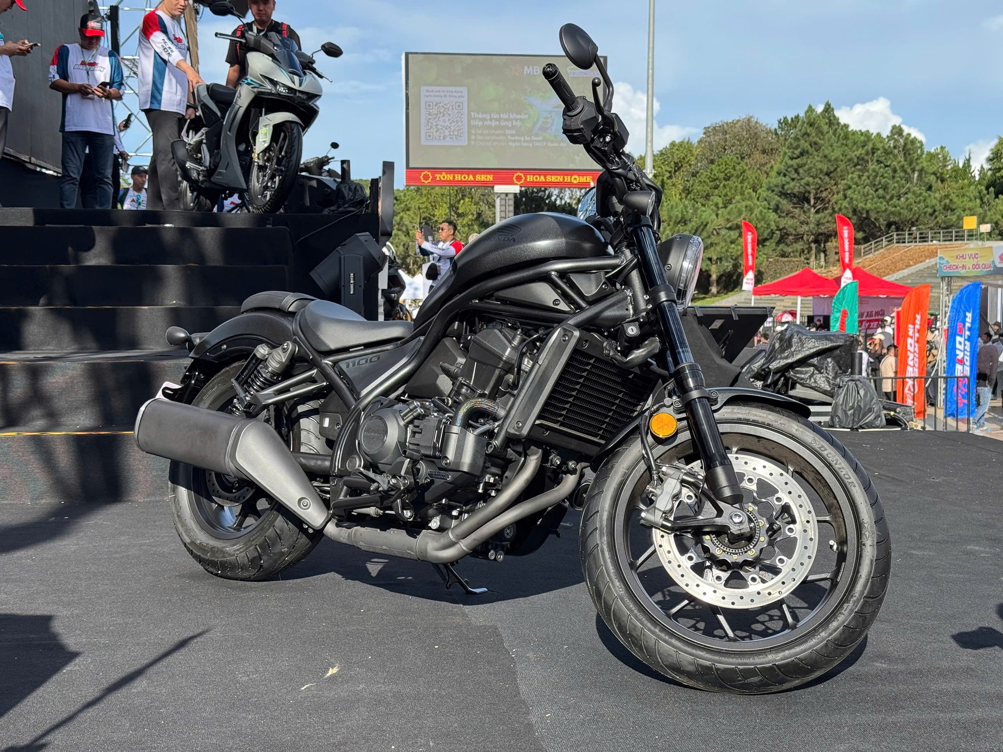 Honda ra mắt 3 xe máy mới: Winner R 'lột xác', ADV350 lần đầu xuất hiện, Rebel 1100 nâng cấp mới- Ảnh 25. Honda ra mắt 3 xe máy mới: Winner R 'lột xác', ADV350 lần đầu xuất hiện, Rebel 1100 nâng cấp mới- Ảnh 25.