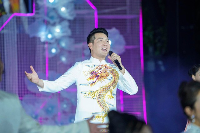 Nam ca sĩ Vbiz xuất thân từ diễn viên múa: U50 vẫn không màng chuyện vợ con- Ảnh 4. Nam ca sĩ Vbiz xuất thân từ diễn viên múa: U50 vẫn không màng chuyện vợ con- Ảnh 4.
