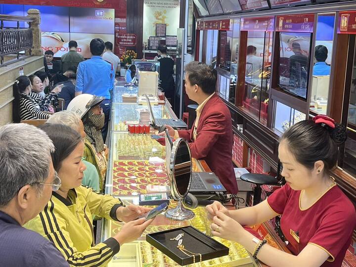 Người mua vàng miếng lỗ nặng sau một tuần- Ảnh 1.