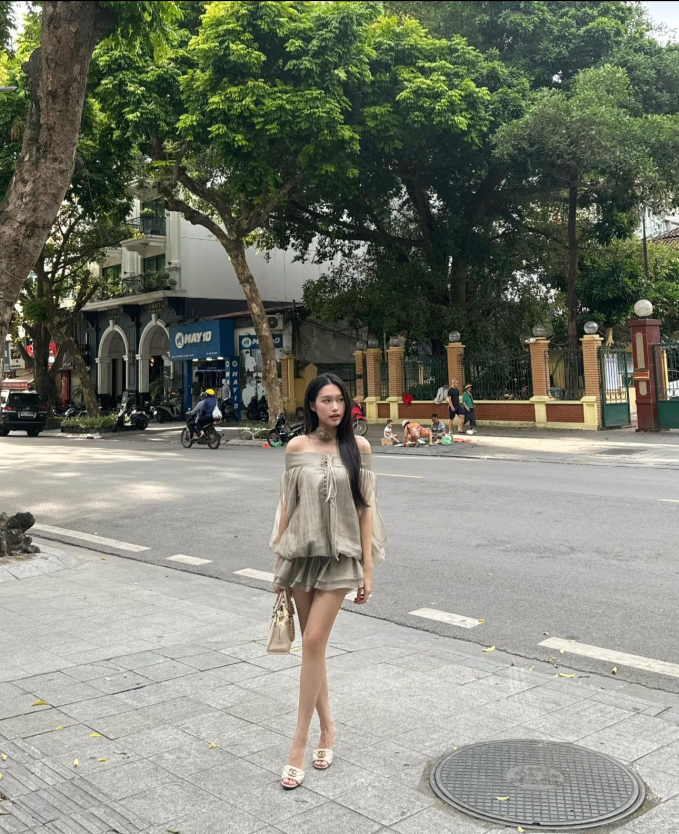 "Không thể sống yên" với 6 mỹ nhân Việt có đôi chân dài nuốt nuồn nuột, đứng im thôi cũng có hào quang- Ảnh 13. "Không thể sống yên" với 6 mỹ nhân Việt có đôi chân dài nuốt nuồn nuột, đứng im thôi cũng có hào quang- Ảnh 13.