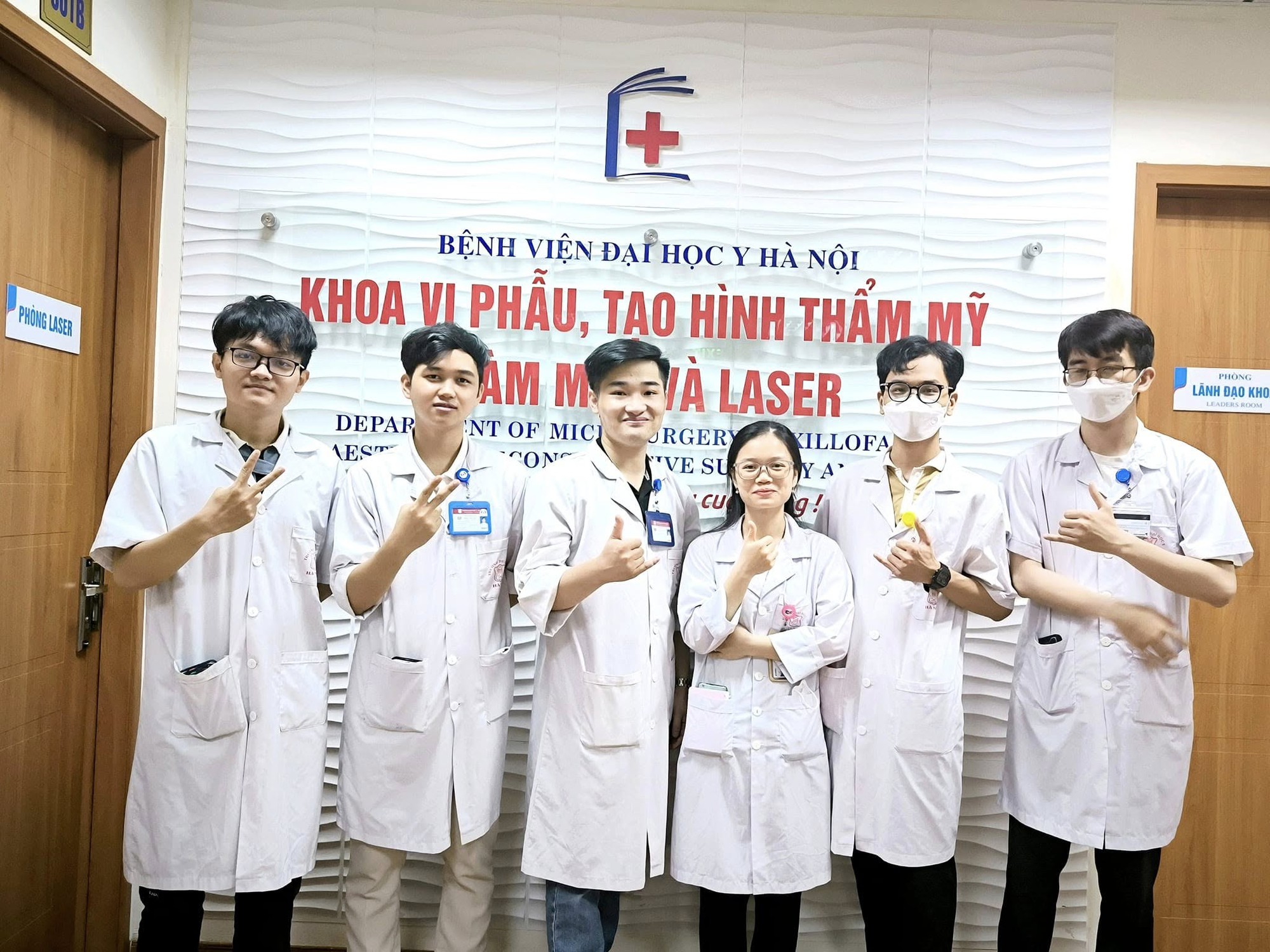 Bác sĩ nội trú mặc áo lính gây ấn tượng mạnh ngày chọn chuyên ngành: "Chăm sóc sức khỏe cho nhân dân cũng là bảo vệ Tổ quốc"- Ảnh 2. Bác sĩ nội trú mặc áo lính gây ấn tượng mạnh ngày chọn chuyên ngành: "Chăm sóc sức khỏe cho nhân dân cũng là bảo vệ Tổ quốc"- Ảnh 2.