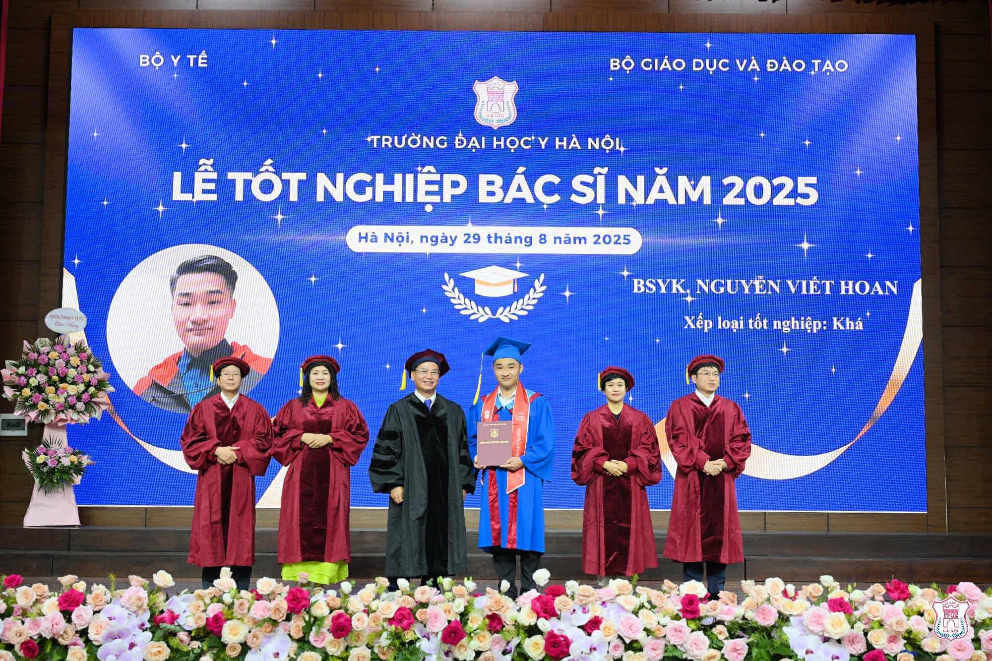 Bác sĩ nội trú mặc áo lính gây ấn tượng mạnh ngày chọn chuyên ngành: "Chăm sóc sức khỏe cho nhân dân cũng là bảo vệ Tổ quốc"- Ảnh 5. Bác sĩ nội trú mặc áo lính gây ấn tượng mạnh ngày chọn chuyên ngành: "Chăm sóc sức khỏe cho nhân dân cũng là bảo vệ Tổ quốc"- Ảnh 5.