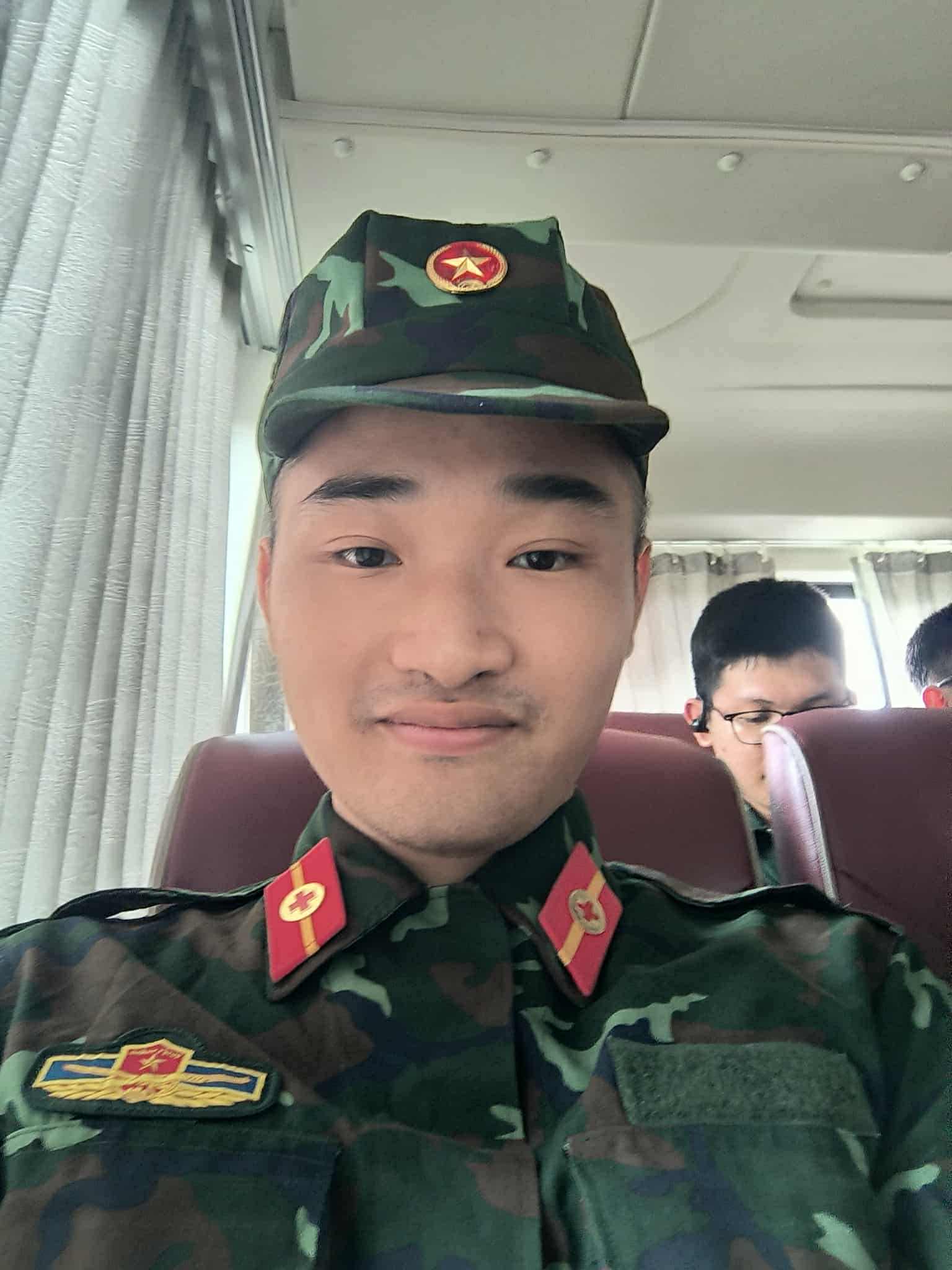 Bác sĩ nội trú mặc áo lính gây ấn tượng mạnh ngày chọn chuyên ngành: "Chăm sóc sức khỏe cho nhân dân cũng là bảo vệ Tổ quốc"- Ảnh 4. Bác sĩ nội trú mặc áo lính gây ấn tượng mạnh ngày chọn chuyên ngành: "Chăm sóc sức khỏe cho nhân dân cũng là bảo vệ Tổ quốc"- Ảnh 4.