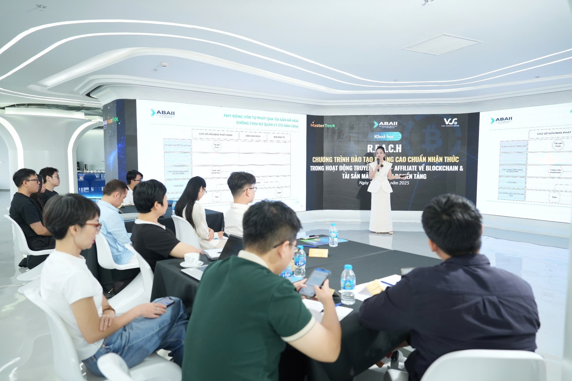 Lần đầu tiên tại Việt Nam: KOL, cộng đồng affiliate được đào tạo về tài sản mã hóa- Ảnh 1. Lần đầu tiên tại Việt Nam: KOL, cộng đồng affiliate được đào tạo về tài sản mã hóa- Ảnh 1.