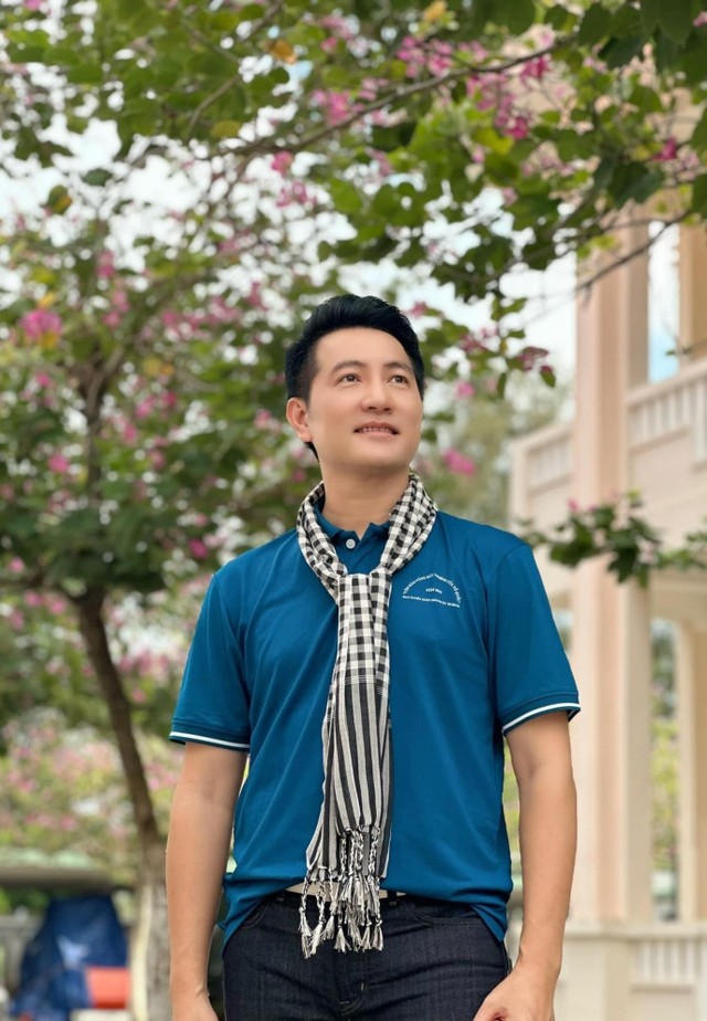Nam ca sĩ Vbiz xuất thân từ diễn viên múa: U50 vẫn không màng chuyện vợ con- Ảnh 1. Nam ca sĩ Vbiz xuất thân từ diễn viên múa: U50 vẫn không màng chuyện vợ con- Ảnh 1.