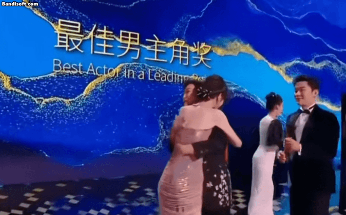 Trời ơi sao mỹ nhân này 42 tuổi lại trẻ đẹp hơn gái 18 vậy: Bí quyết chỉ đúng 3 chữ, quá chuẩn không thể cãi nổi- Ảnh 1.