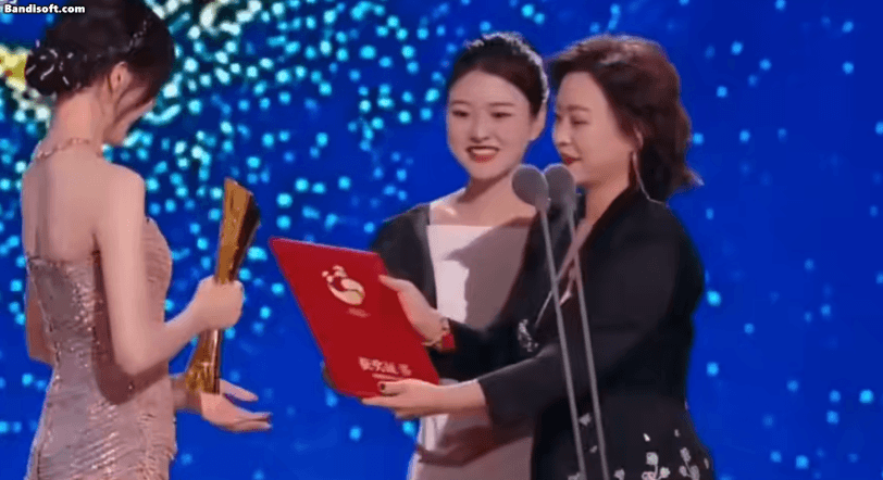 Trời ơi sao mỹ nhân này 42 tuổi lại trẻ đẹp hơn gái 18 vậy: Bí quyết chỉ đúng 3 chữ, quá chuẩn không thể cãi nổi- Ảnh 3.