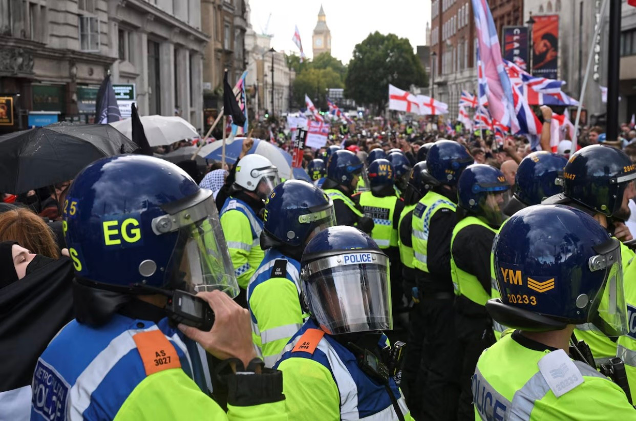 Biểu tình lớn hiếm thấy ở London- Ảnh 2. Biểu tình lớn hiếm thấy ở London- Ảnh 2.