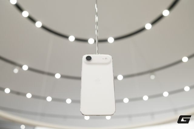 Người Việt không ngại giá cao: iPhone 17 Pro Max vẫn là "con át chủ bài", iPhone Air chưa đủ sức hấp dẫn- Ảnh 3. Người Việt không ngại giá cao: iPhone 17 Pro Max vẫn là "con át chủ bài", iPhone Air chưa đủ sức hấp dẫn- Ảnh 3.