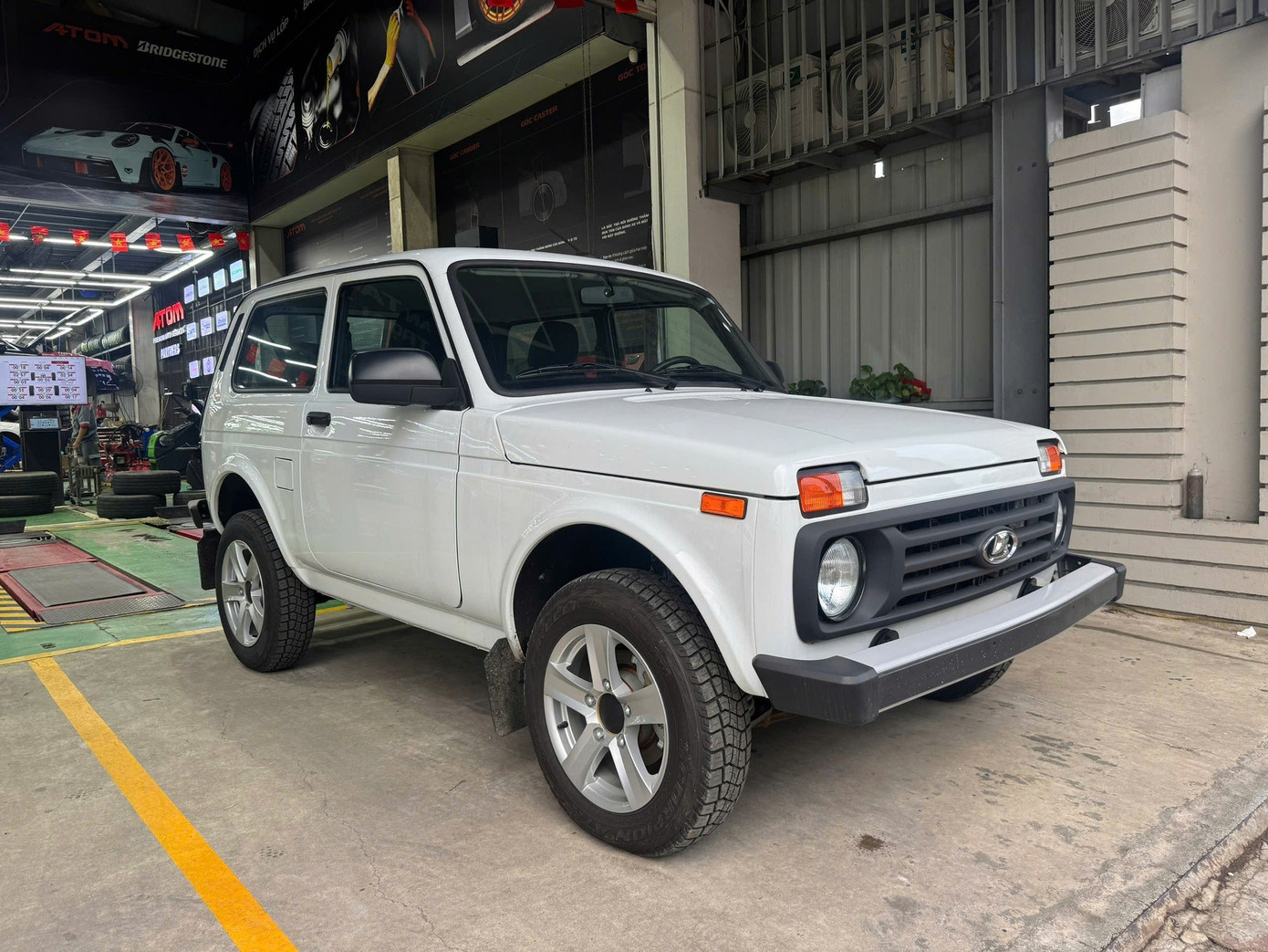 Mẫu SUV off-road của Nga sắp về Việt Nam, giá từ 450 triệu đồng- Ảnh 1.