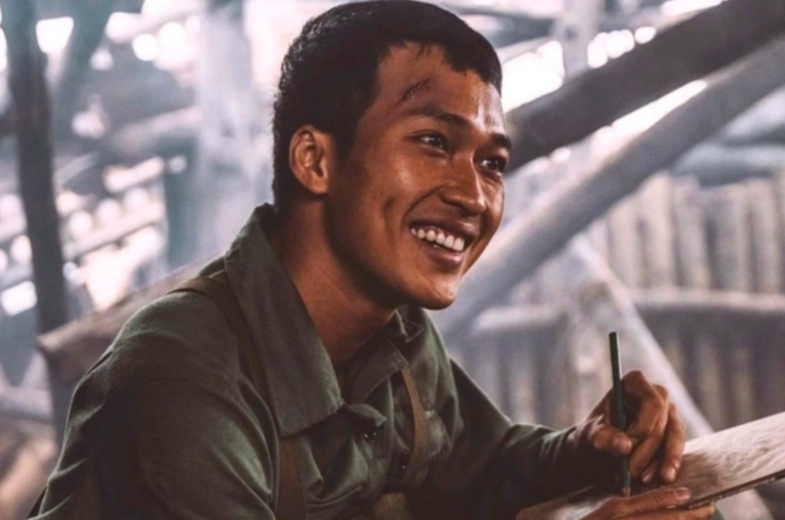 Nam diễn viên 'Mưa đỏ': Xuất phát điểm 'số âm', tuổi thơ bán vé số, vác rơm thuê- Ảnh 1.