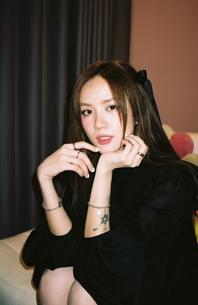 8 nhan sắc Việt như AI tạo ra vì không già suốt 10 năm: Sao nữ Mưa Đỏ xếp thứ mấy?- Ảnh 1. 8 nhan sắc Việt như AI tạo ra vì không già suốt 10 năm: Sao nữ Mưa Đỏ xếp thứ mấy?- Ảnh 1.