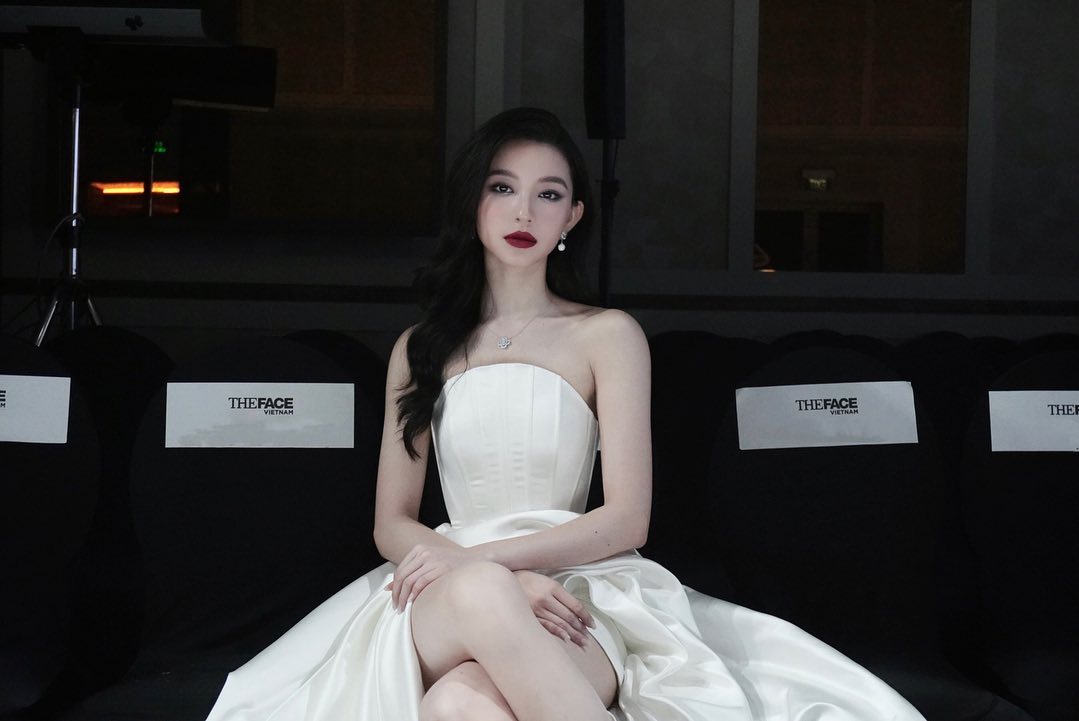 "Không thể sống yên" với 6 mỹ nhân Việt có đôi chân dài nuốt nuồn nuột, đứng im thôi cũng có hào quang- Ảnh 6. "Không thể sống yên" với 6 mỹ nhân Việt có đôi chân dài nuốt nuồn nuột, đứng im thôi cũng có hào quang- Ảnh 6.