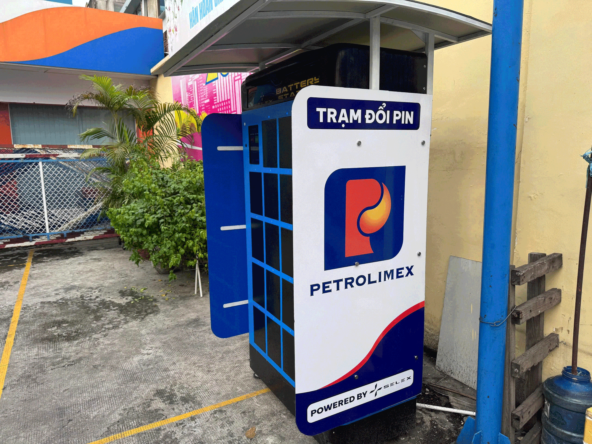Cuộc đua mở trạm sạc, đổi pin xe điện- Ảnh 1.