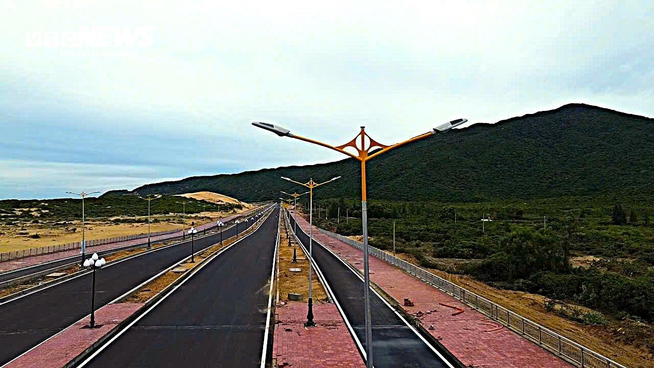 Đường gần 500 tỷ dài 3,8km ở Đắk Lắk 'cán đích' sau 10 năm vướng mặt bằng- Ảnh 3. Đường gần 500 tỷ dài 3,8km ở Đắk Lắk 'cán đích' sau 10 năm vướng mặt bằng- Ảnh 3.