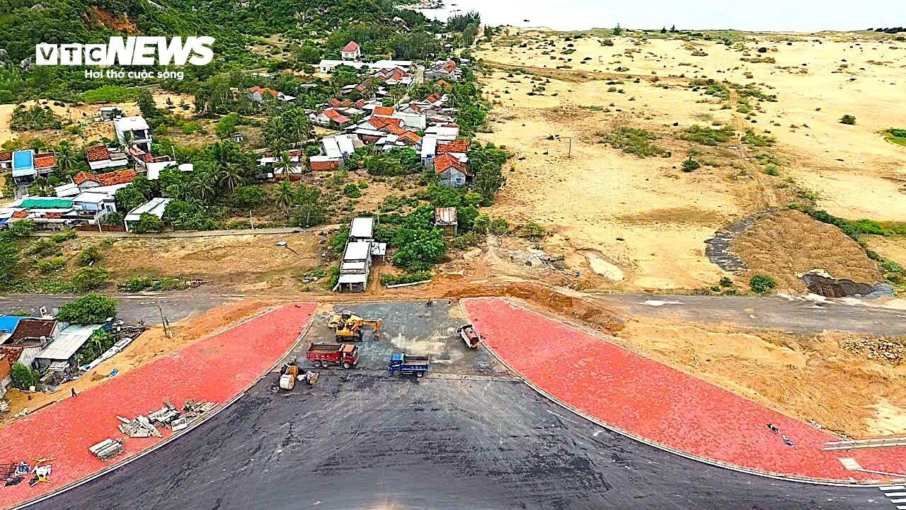 Đường gần 500 tỷ dài 3,8km ở Đắk Lắk 'cán đích' sau 10 năm vướng mặt bằng- Ảnh 9. Đường gần 500 tỷ dài 3,8km ở Đắk Lắk 'cán đích' sau 10 năm vướng mặt bằng- Ảnh 9.
