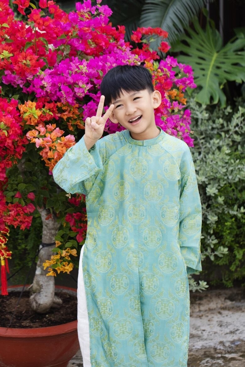 Con trai 7 tuổi của Lương Thế Thành, ngoại hình sao y "bản chính", thuyết trình tiếng Anh - Việt đều thuần thục- Ảnh 4. Con trai 7 tuổi của Lương Thế Thành, ngoại hình sao y "bản chính", thuyết trình tiếng Anh - Việt đều thuần thục- Ảnh 4.